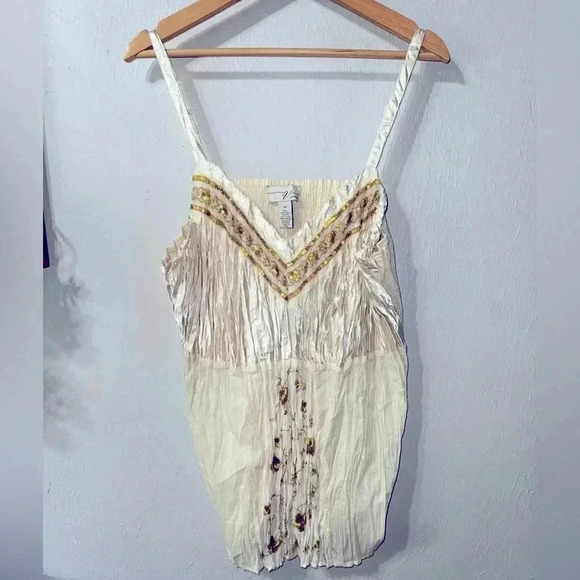 Venezia Tops - *NWT* Venezia Cream & Gold Tank Size 28